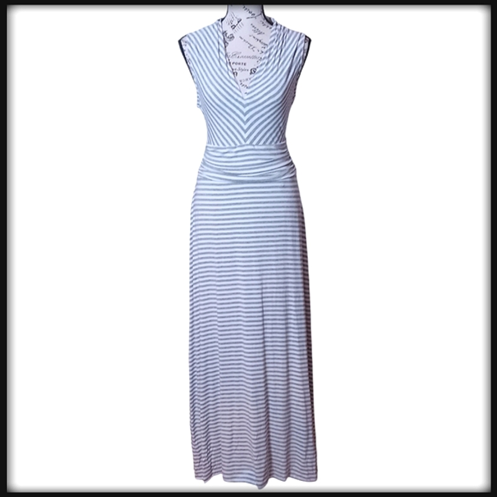 Vince Camuto V-Neck Sleeveless Maxi Dress Size MedP - Picture 2 of 15